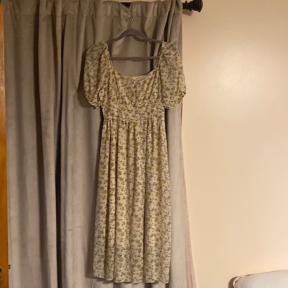 Dress with yellow flowers and smocking .  Never worn. From non smoking home - Picture 1 of 8